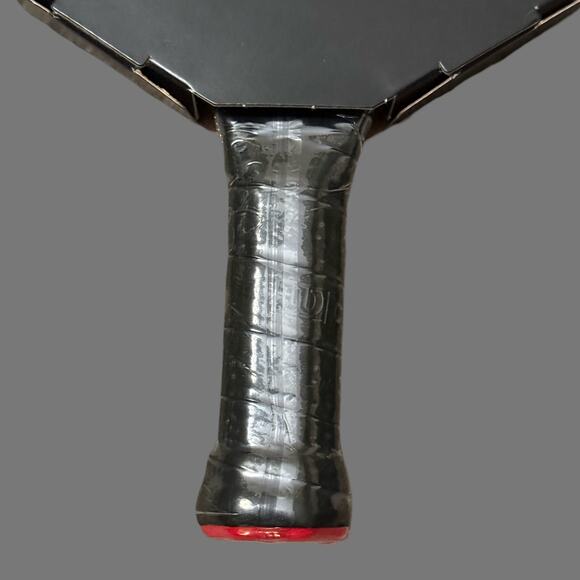 MINIONS x Wilson Juice Pickleball Paddle Wide Body USA NWT Despicable Me - Picture 6 of 6